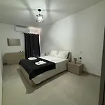 Luxe Living - Modern 3 Bedroom *