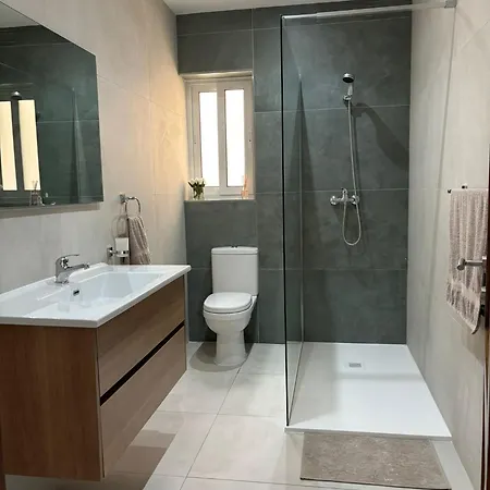 Luxe Living - Modern 3 Bedroom Apartament