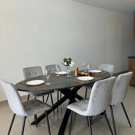 Luxe Living - Modern 3 Bedroom *