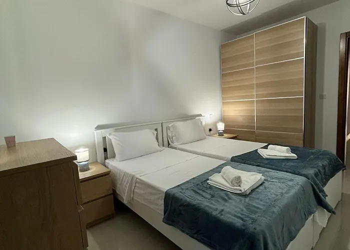 Luxe Living - Modern 3 Bedroom Apartman