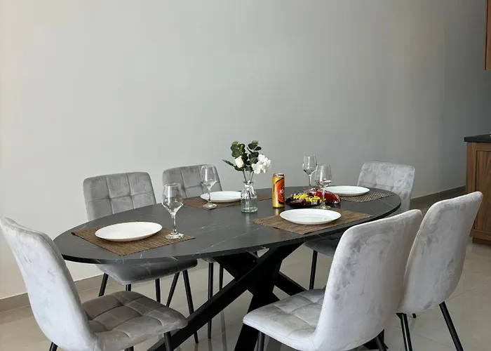 Luxe Living - Modern 3 Bedroom *